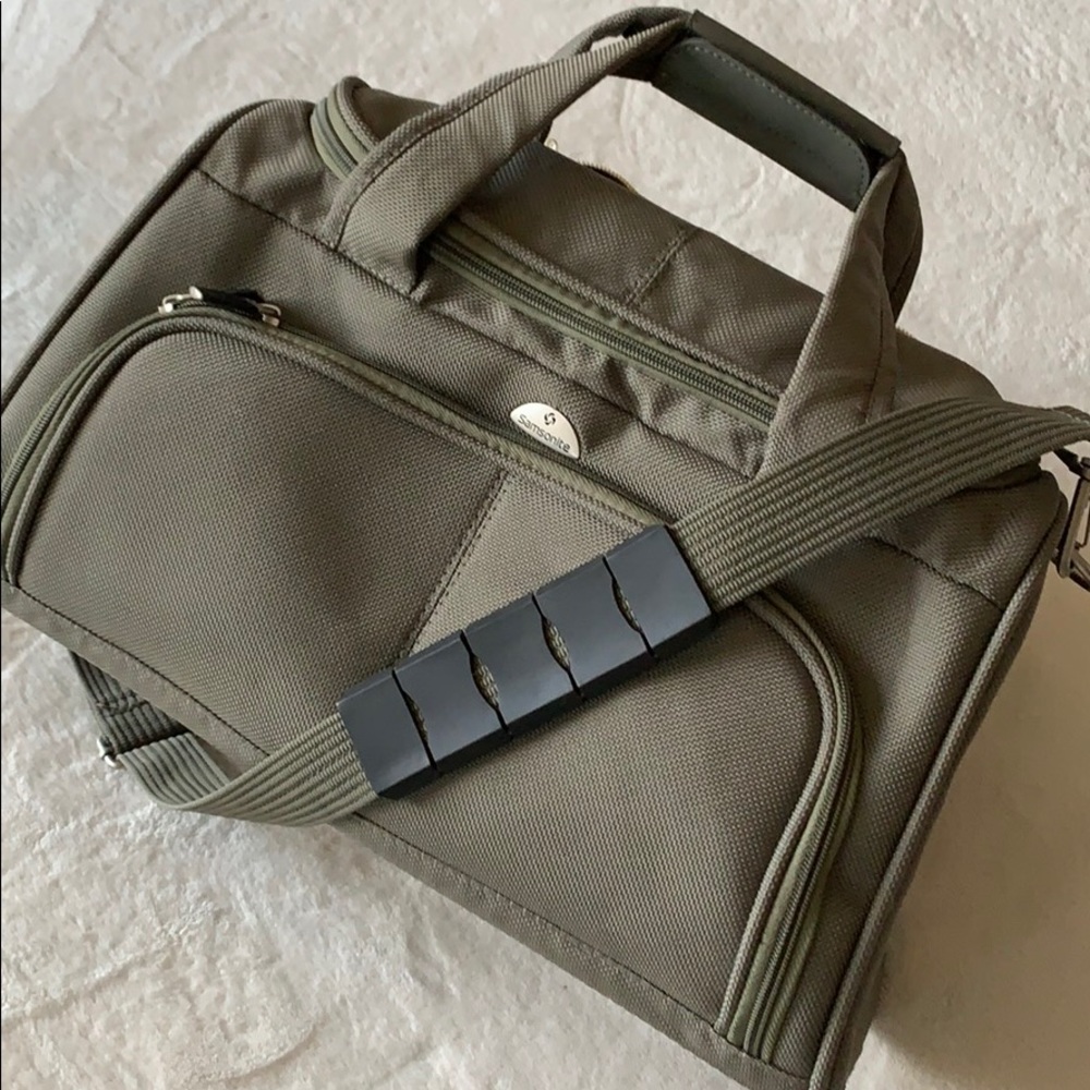 🛑SOLD🛑 Samsonite Aspire Lite Duffel Carry On